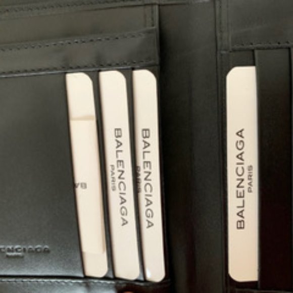 Balenciaga Women's black leather wallet - Picture 2 of 12